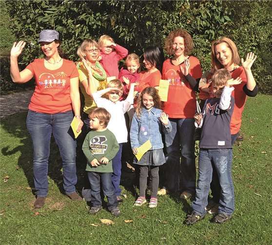 Im Rahmen des Erntedankfestes präsentierte der neu gegründete Förderverein seine T-Shirts.privat