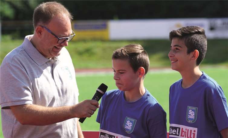 Im Rahmen des Familientags gaben die zwei jüngsten SG Trainer eine gute Figur ab. Philipp Wolf und Ali Ibrahim betreuen die Mini Bambinis in der neuen Saison.