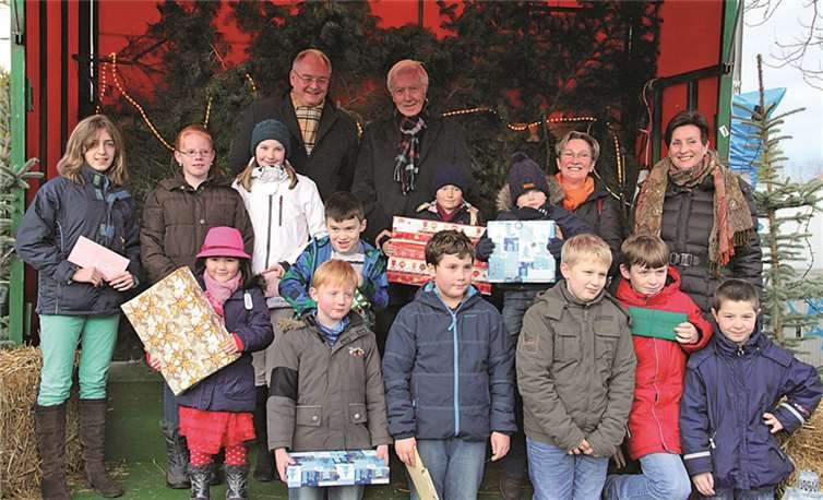 Im Rahmen des Fritzdorfer Weihnachtsmarktes wurden die Preisträger des Malwettbewerbes der CDU Wachtberg ausgezeichnet.privat