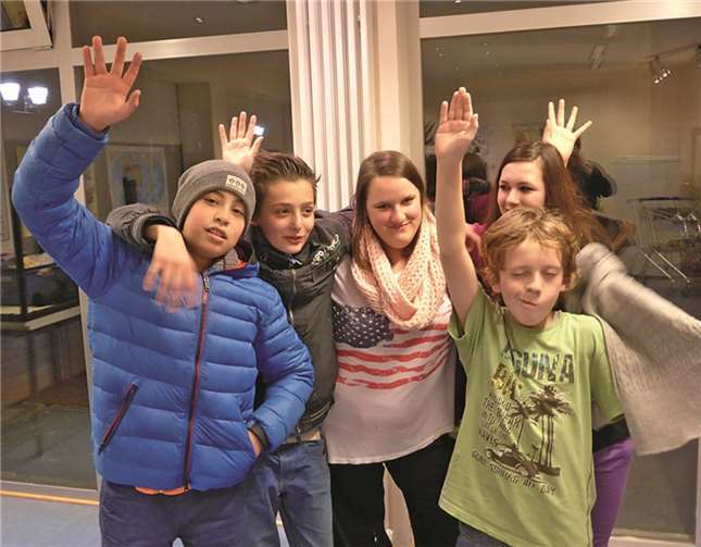 Im Rahmen des „Kulturcafés“ und dank der Förderung des Landschaftsverbands unternahmen die Kinder und Jugendlichen einen Ausflug zum 1. FC Köln. privat