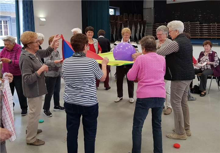 Im Rahmen des Projekts „Bewegung in die Dörfer“ wurde in Mülheim-Kärlich die Seniorengruppe ins Leben gerufen, die sich regelmäßig an Samstagen trifft. Foto: privat