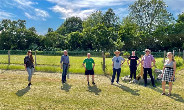 Zu Besuch im Gemeinschaftsgarten  Im Rahmen des Projekts EdiCitNet (Edible Cities Network) befindet sich seit zwei Jahre zwischen Freibad und Jugendzentrum der Gemeinschaftsgarten.Foto: privat