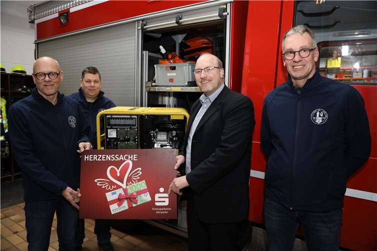 Im Rahmen des Projekts „Herzenssache“ hat die Kreissparkasse Ahrweiler den Förderverein der Feuerwehr Kripp bei der Anschaffung eines Stromerzeugers unterstützt. Foto: privat