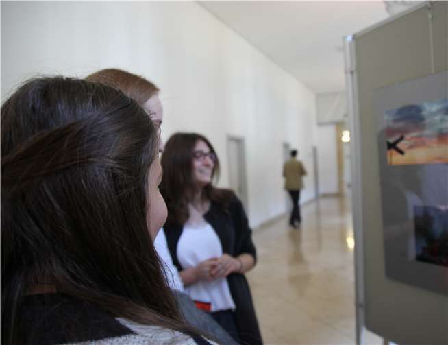 Im Rahmen des Schüleraustauschs in Polen entstanden viele tolle Werke der Teilnehmenden, die nun ausgestellt wurden.privat