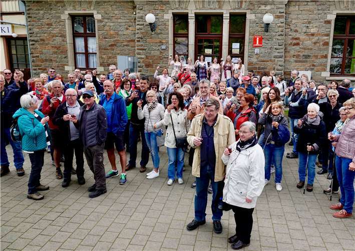 Im Rahmen des „WeinWanderWochenendes“ des DeutschenWeininstituts (DWI) veranstalteten die Verkehrsvereine Altenahr, Mayschoß und Rech die „kulinarischen Rebenwandertage“. Fotos: KG