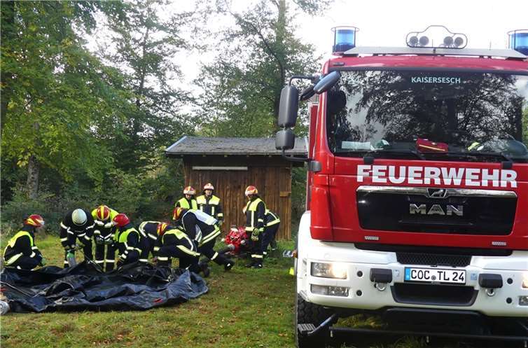 Im Rahmen des angenommenenVegetationsbrandes kam auch ein Faltbassin als Wasserreserve zum Einsatz.