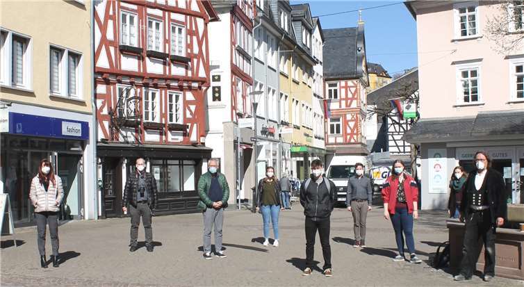 Im Rahmen des ersten Projekttreffens und führten Karin Maas, Leiterin der Tourist-Info, und Thomas Becker, Vertreter der Stadt Montabaur in der Arbeitsgemeinschaft Deutsche Fachwerkstädte, das Team des Landesprojektes KuLaDig durch die Altstadt und zeigten die schönsten Fachwerkhäuser.Quelle: Stadt Montabaur