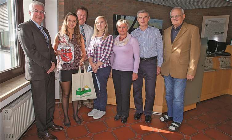 Im Rahmen des internationalen Jugendaustausches verweilt Charlotte Schmidt (2. v.l.) aus Dänemark jetzt ein Jahr lang in Raubach.WT