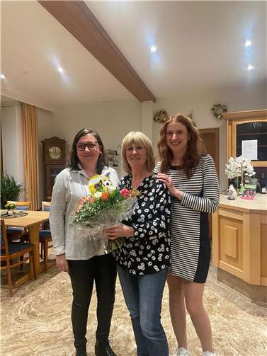 Im Rahmen dieses gemütlichen Beisammenseins gratulierte die Vorsitzende Ulrike Nett Daniela Thiesen zum 60. Geburtstag.  Foto:privat