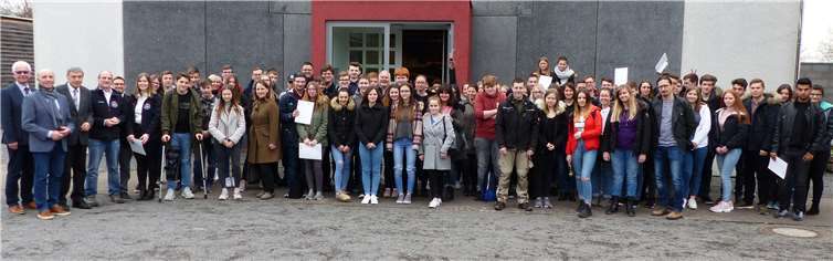 Im Rahmen einer Feier dankte der DRK-Kreisverband Mayen-Koblenz e.V. rund 120 Schülern für ihre Tätigkeit im Schulsanitätsdienst in den Schulen des Landkreises. Foto: DRK-Bildungszentrum