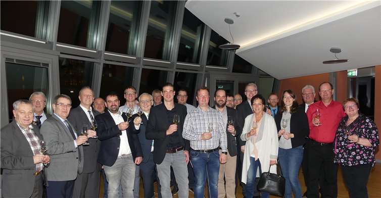 Im Rahmen einer Feierstunde stellten die erfolgreichen Cochem-Zeller Winzer/Innen in der Sparkasse Cochem ihre preisgekrönten Weine vor.Fotos: TE