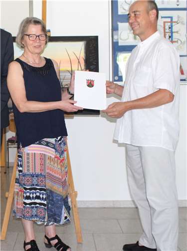 Im Rahmen einer Feierstunde verabschiedete Schulleiter Dieter Kugler seine Stellvertreterin.Foto: privat