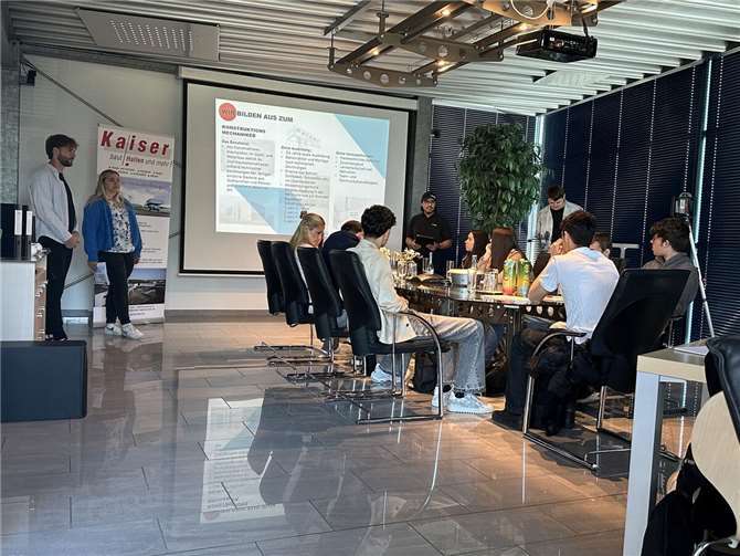 Im Rahmen einer MINT-Kooperation besuchten 18 Schülerinnen und Schüler der Jahrgangstufe 9 des Kurfürst-Salentin-Gymnasiums am 19. Mai das Ingenieurbüro Kaiser Hallenbau in Andernach. Foto: privat