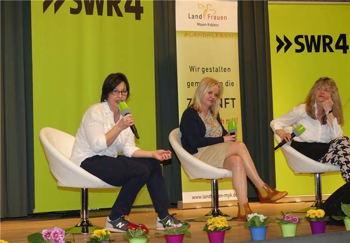 Im Rahmen einer Podiums-Gesprächsrunde wurden von Fachfrauen Themen zur Frauengesundheit erörtert.