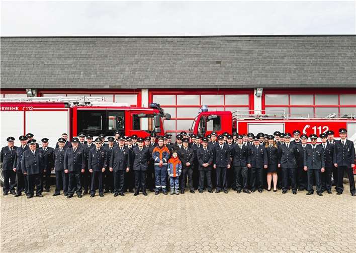 Im Rahmen einer Übung der Feuerwehr Kruft fand am 10. März 2024 die offizielle Übergabe der Wehrführung statt.  Foto: privat