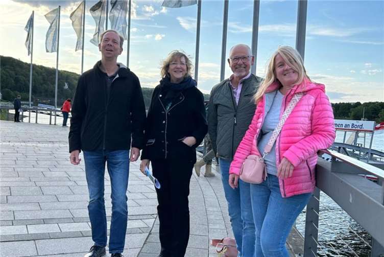 Im Rahmen einer feierlichen Vernissage wurde die Fahnenausstellung eröffnet, die eindrucksvoll an die Bedeutung von Freiheit, Demokratie und europäischer Zusammenarbeit erinnert. Foto: CDU Remagen