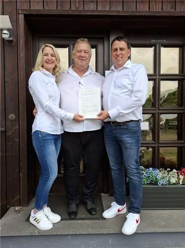 Im Rahmen einer kleinen Feier wurde jetzt das künftige Prinzenpaar von Remagen verpflichtet. Foto: privat