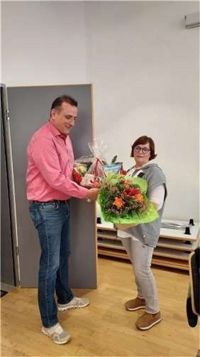 Im Rahmen einer kleinen Feierstunde wurde kurz vor Weihnachten Jutta Hoffmann, die vom 1. Januar 2006 bis zum 31. Dezember 2022 bei der Verwaltung beschäftigt war, gebührend verabschiedet. Foto: privat