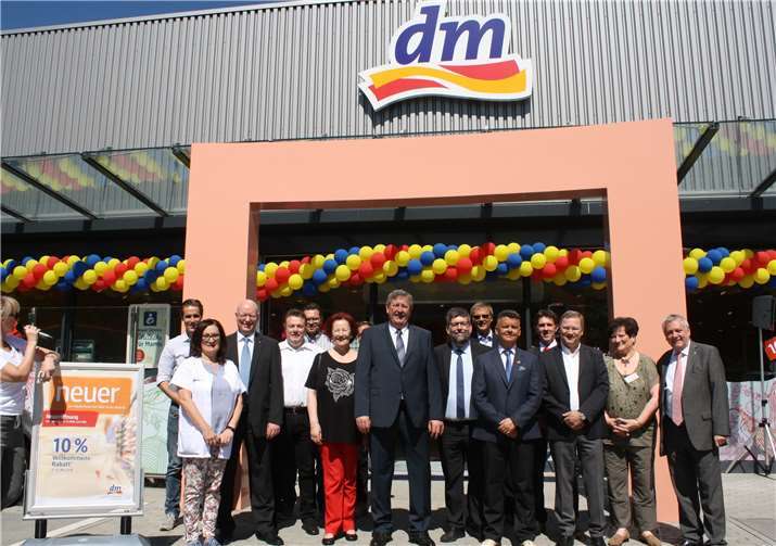 Im Rahmen einer offiziellen Feierstunde wurde der neue dm-Drogerie-Markt in Cochem eröffnet. te