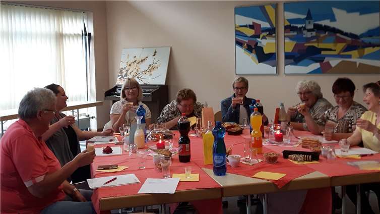 Im Rahmen eines Eierlikörabends hatte der Frauen- und Müttervereins St. Sebastian wieder zum beliebten Krimi-Dinner eingeladen. Foto: privat