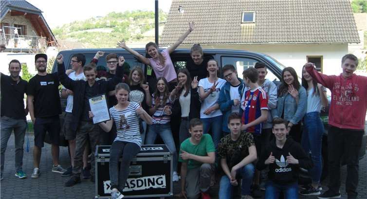 Im Rahmen eines Medienworkshops zeigten Redakteure des Jugendsenders des SWR „DasDing“ den Schülern der Klasse 8g an der Realschule plus Untermosel Grundlagen von Medienkompetenz auf.  Realschule plus Untermosel