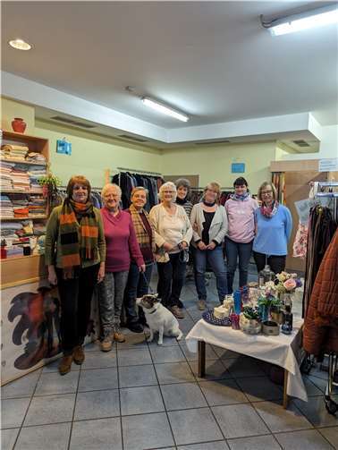 Im Rahmen eines gemütlichen Beisammenseins wurde eine Ehrung für die langjährigen ehrenamtlichen Mitarbeiterinnen des Kleiderladens Carla durchgeführt.  Foto: Ulrike Proft