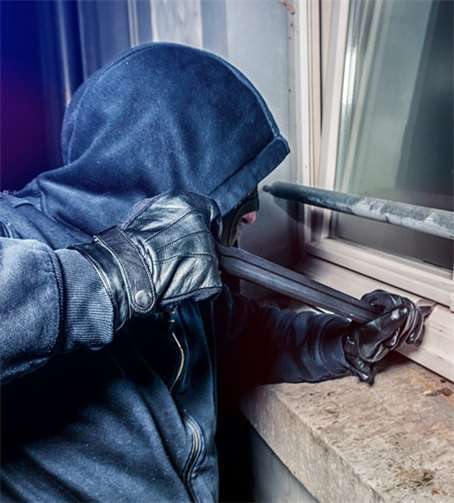 Im Rahmen eines kostenlosen Mitgliederforums informiert die Volksbank RheinAhrEifel zum Thema Einbruchschutz.  AA+W - stock.adobe.com