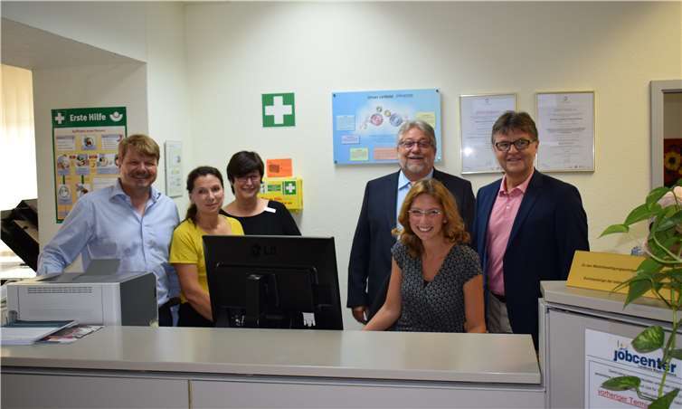 Im Rahmen ihrer Sommerreise hospitierte Ministerin Bätzing-Lichtenthäler unter anderem auch in der Eingangszone des Jobcenters Landkreis Mayen-Koblenz. Privat