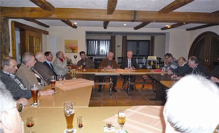 Im Rahmen ihres bürgerlichen Engagements hatten die Senioren des Stammtisches den neuen Bürgermeister der Verbandsgemeinde Puderbach zu einem Informationsgespräch eingeladen.privat