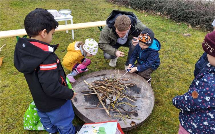 Im Rahmen seines Berufspraktikums, führte Jan M. in der kommunalen Kindertagesstätte „Arche Noah“ Plaidt, ein Projekt zum Thema Feuer durch. Foto: privat