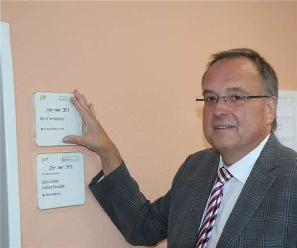 Im Rathaus: Das Schild von Zimmer 301 wurde am Tag nach unserem Interview ausgetauscht.