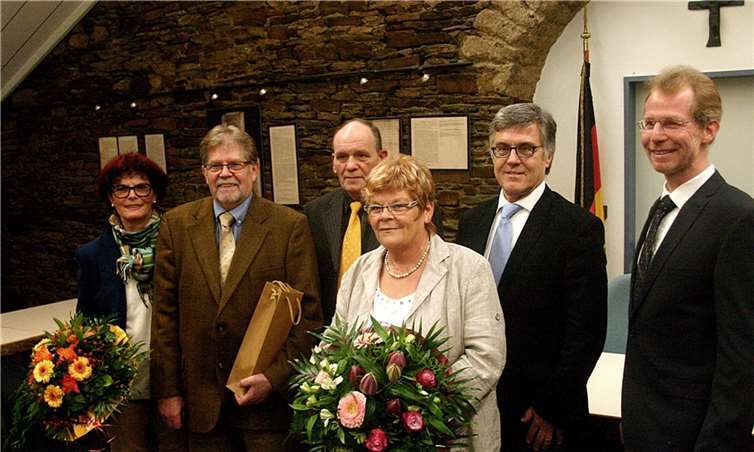 Im Rathaus wurden ein 40-jähriges Jubiläum und zwei Verabschiedungen in den Ruhestand gefeiert.-rü