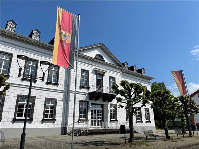 Im Ratsaal trafen sich die Stadtratsmitglieder um über den neuen Standort der Mensa abzustimmen.  Foto: ROB