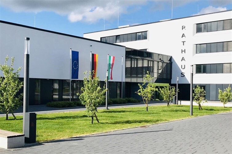 Im Ratssaal des Rathauses in Meckenheim tagt am 7. Oktober der Haupt- und Finanzausschuss. Auf der Tagesordnung steht unter anderem ein Antrag der CDU zum Thema Holding.