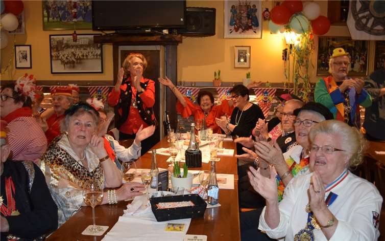 Im Restaurant „Schloss-Schänke“ versammelten sich75 Nachbarinnen und Nachbarn zum Gelog 2019.