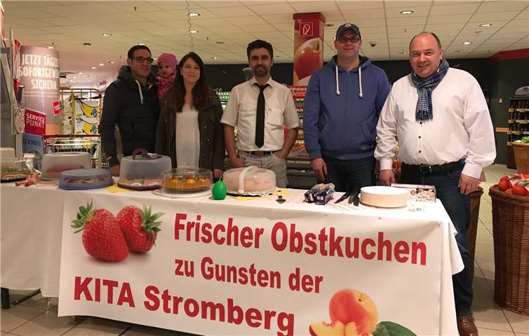 Im Rewe Markt konnten die Kunden Kuchen für einen guten Zweck erwerben. privat