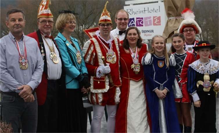 Im Rhein Hotel ARTE stärkte sich das närrische Gefolge. privat