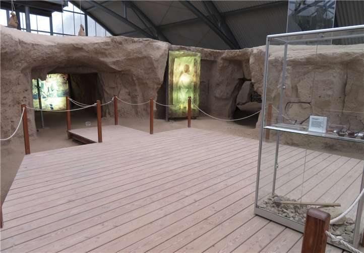 Im Römerberwerk Meurin (Kretz) können die Besucher in einen antiken Steinbruch aus der Zeit des römischen Kaisers Konstantin I. hinabsteigen.