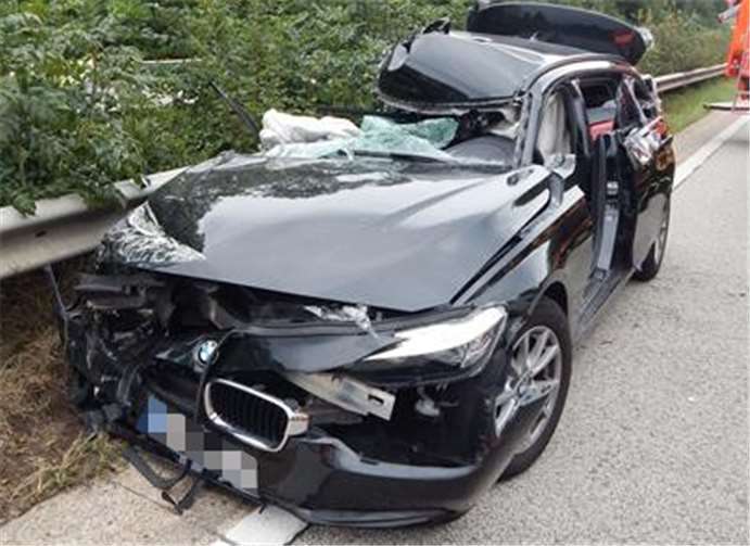 Im Rückstau kam es zu einem Folgeunfall mit einem Pkw.