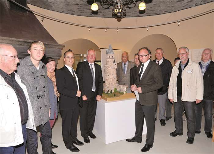 Im Runden Turm haben die Verantwortlichen die neue Webcam in Betrieb genommen, die künftig Fotos von Andernach aus der Vogelperspektive liefert. Stadtverwaltung/Maurer