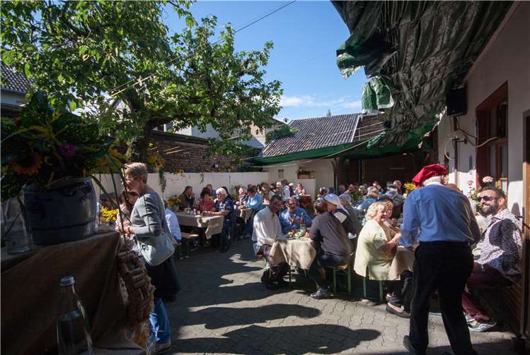 Im Sängerhof Glöckner heißen die Cäcilienchöre ihre Gäste willkommen.privat