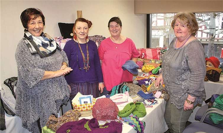 Im Sahara-Salon stellte die Handarbeits- und Kreativgruppe ihre Stoffkreationen aus. -DL-