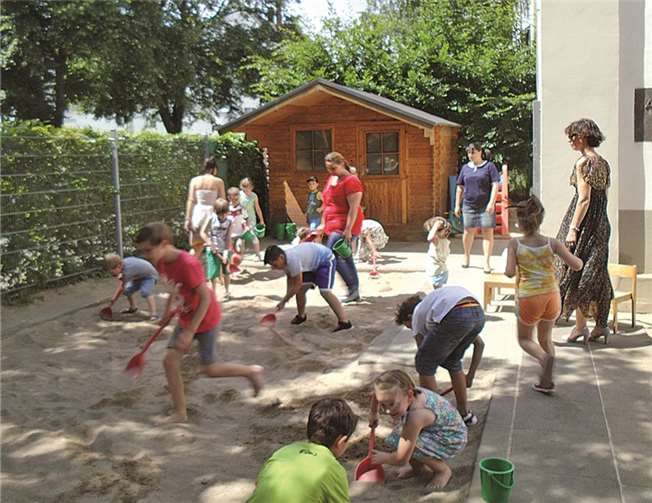 Im Sandkasten gingen die Kinder auf Schatzsuche. privat