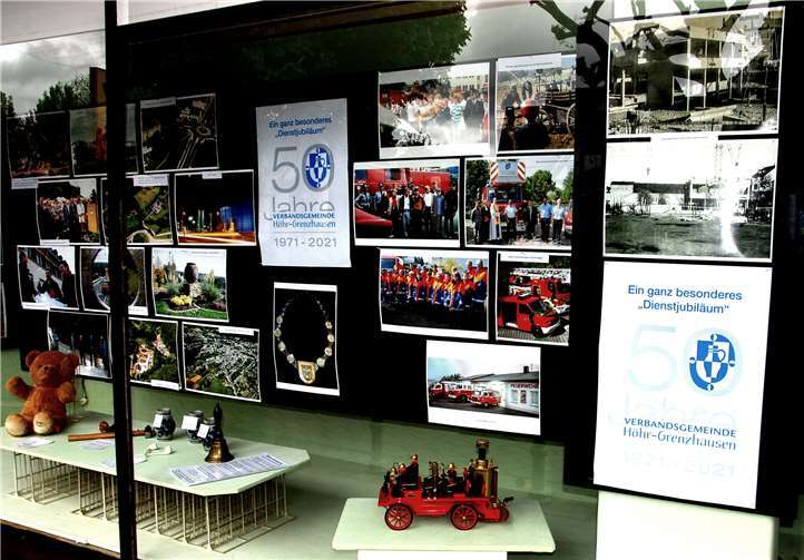 50-jähriges Bestehen der Ver- bandsgemeinde Höhr-Grenzhausen  Im Schaufenster des ehemaligen Modegeschäftes Himmerich macht die GSK auf das 50-jährige Bestehen der Verbandsgemeinde aufmerksam. Foto: privat