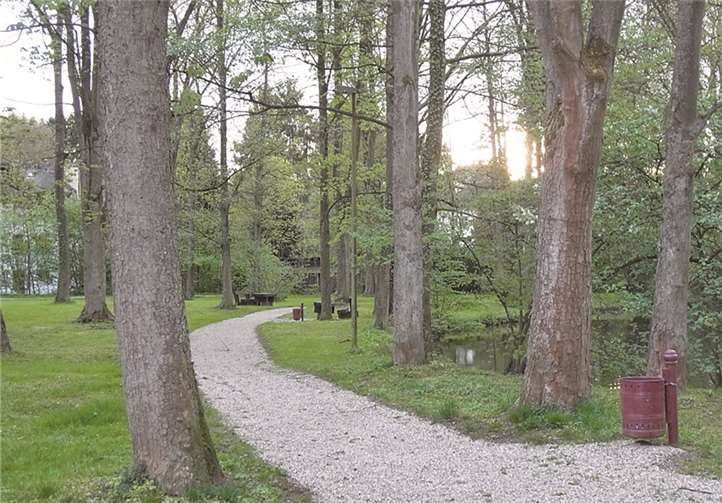 Im Schlosspark sind die Arbeiten an den Wegen fertiggestellt. Stadt Dierdorf