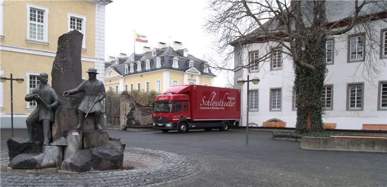 Im Schlosstheater soll es bald weitergehen. Die nächste Spielzeit verspricht Aufregendes. Foto: HE