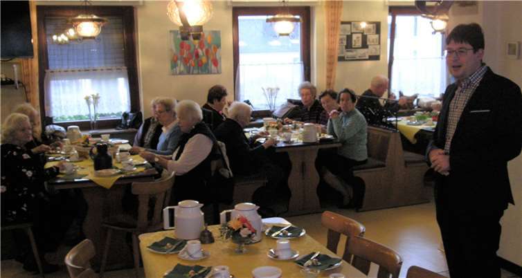 Im Seniorentreff Irlich ließ man sich die Schmalzbrote schmecken. Foto: privat