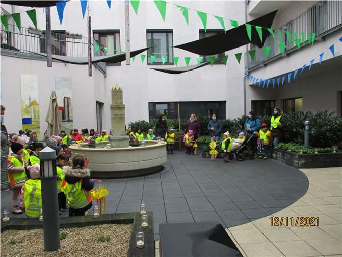 Im Seniorenzentrum „Katharina-Kasper“ sangen Kinder und Betreuer den dort anwesenden Bewohnern die eingeübten St. Martins‘s Lieder vor.Foto: privat