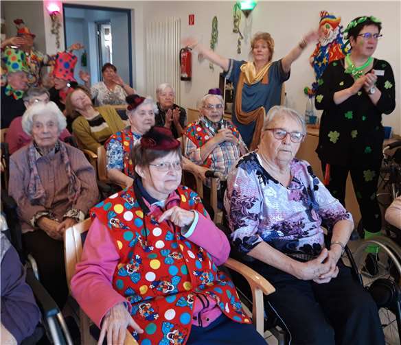 Im Seniorenzentrum St. Peter verbrachte man einen gelungenen, jecken Nachmittag mit einem bunten karnevalistischen Programm.