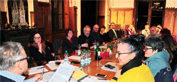 Im Sinziger Schloss traf sich das Bürgerforum zur Jahreshauptversammlung. Foto: -RÜ-